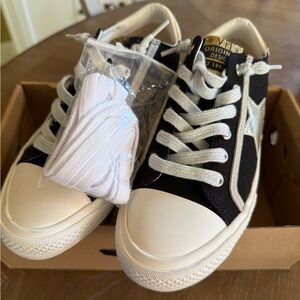 Vintage Havana Alive  Black and White Sneakers
